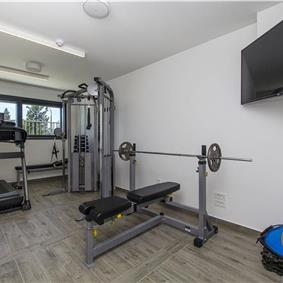 5 bedroom beachfront villa with heated pool near Omis, sleeps 9